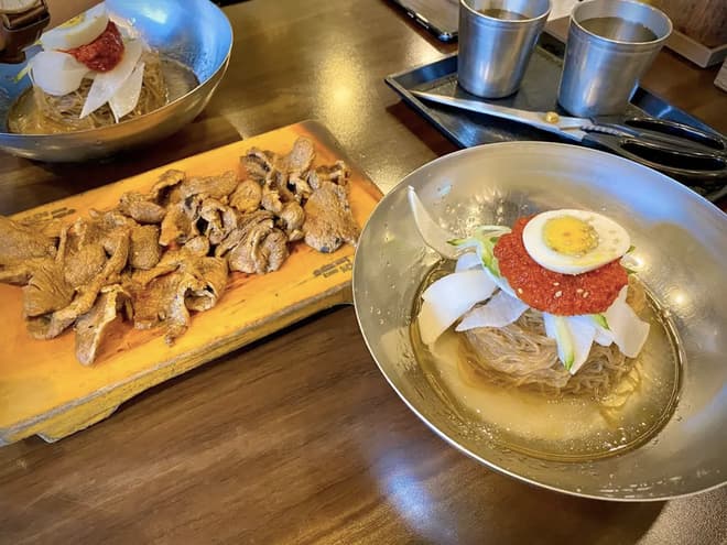 「ユッサム冷麺」の冷麺